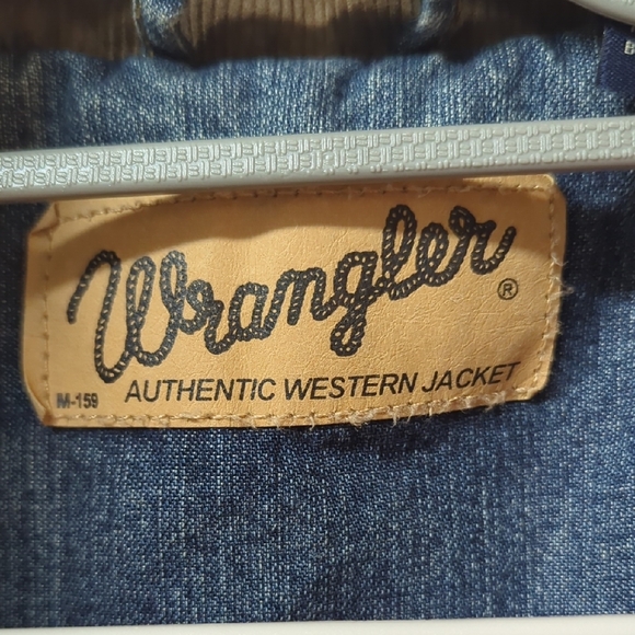 Men's Thermal Lined Wrangler Blue Denim Jacket with Brown Collar - Picture 2 of 5